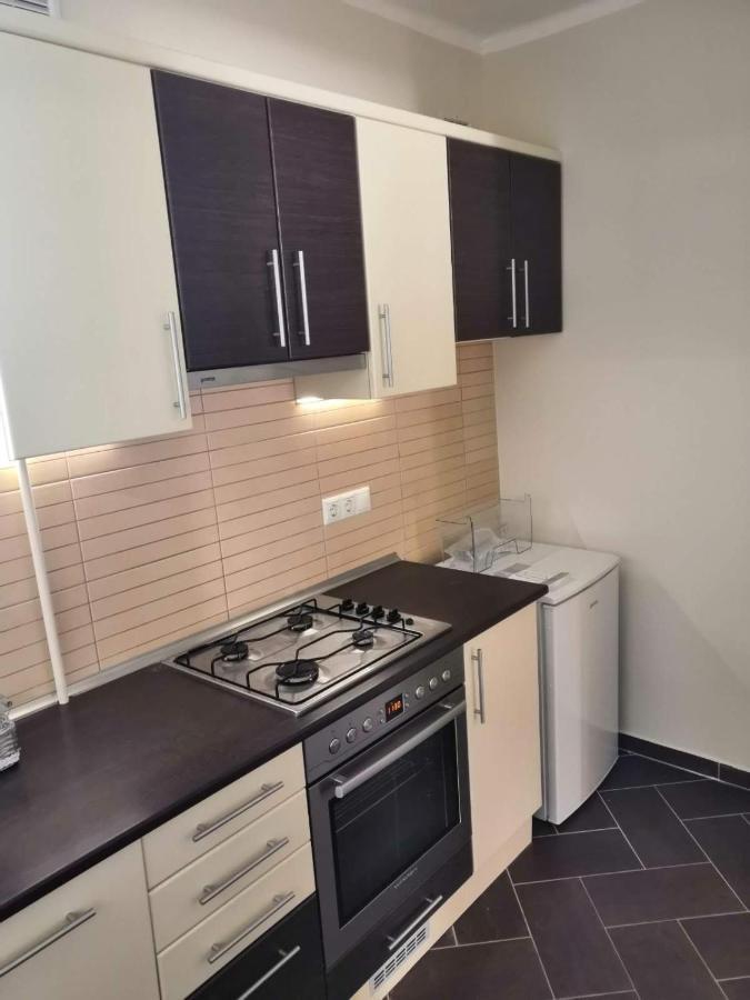 Newisland Family Apartman Sarvar Luaran gambar